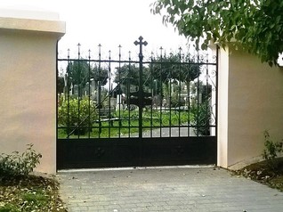 Hřbitov repase brány